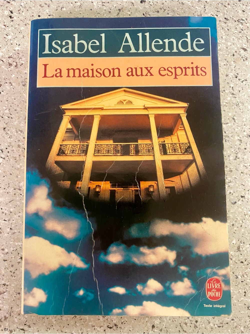 Isabel Allende - La maison aux esprits (French Paperback) - Vintage Year 1984